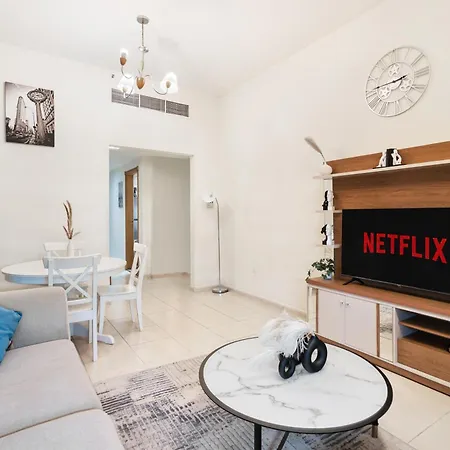 Cozy 1 Bedroom Apartment In Axis 2 Residence Dso Dubaï Extérieur photo