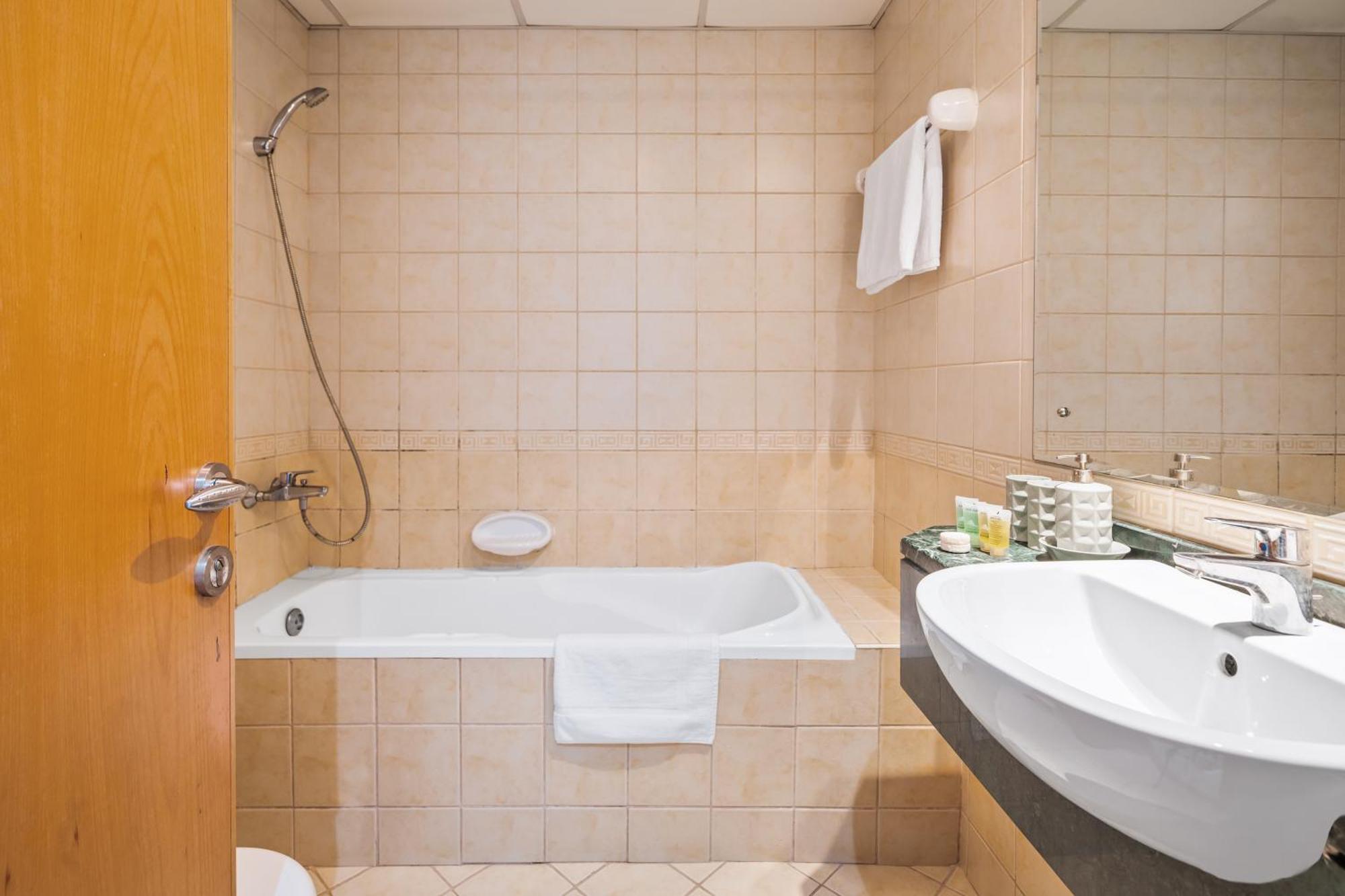 Cozy 1 Bedroom In Axis 2 Dso * دبي
